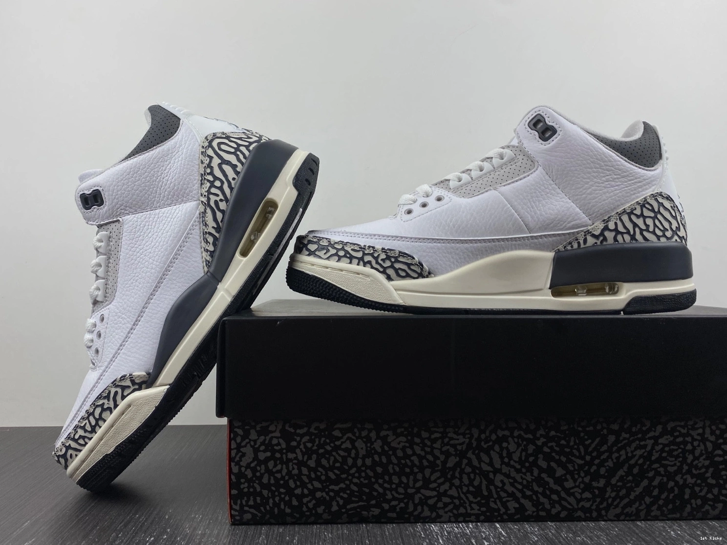 Sneak Hide 3 N' - (GS) Jordan DX6665-100 Retro 0515